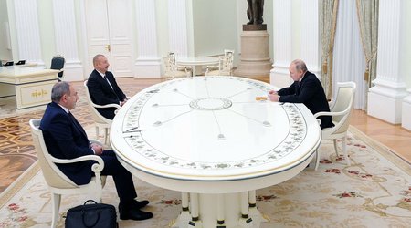 Putin invites Ilham Aliyev, Nikol Pashinyan to trilateral summit in Russia