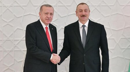 Президенты Азербайджана и Турции поговорили по телефону