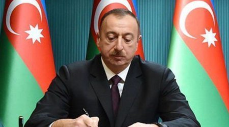 Алиев наградил сотрудников Госфонда соцзащиты
