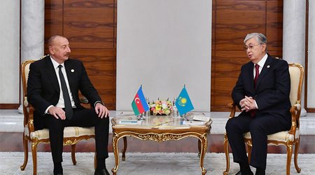 İlham Əliyev Tokayevi təbrik edib
