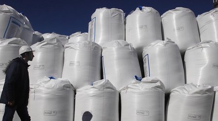 Over 400,000 tons of Russian fertilizers frozen in European ports due to sanctions