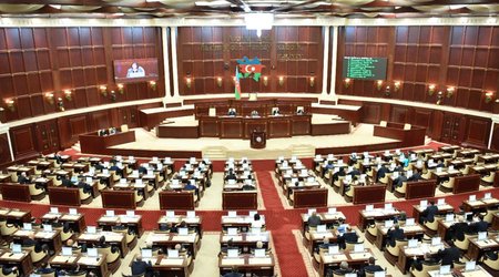 Milli Məclisin iclası başladı - 28 məsələ müzakirə olunacaq