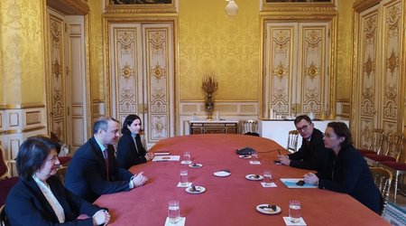 Armenian Security Council secretary discusses South Caucasus with French officials