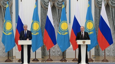 Presidents of Kazakhstan, Russia discuss creation of "tripartite gas union"