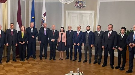 Президент Латвии встретился с членами Международного центра Низами Гянджеви
