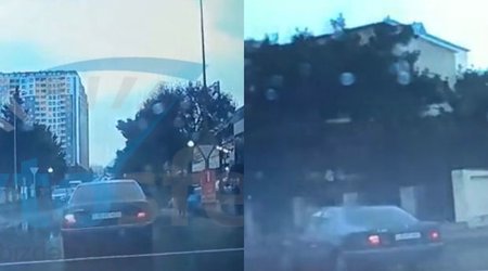 В Баку водитель растерялся и помял несколько машин