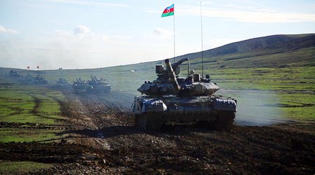 Хулуси Акар будет наблюдать за азербайджано-турецкими учениями