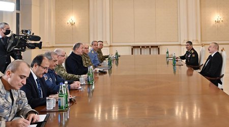 Президент принял делегацию во главе с министром национальной обороны Турции