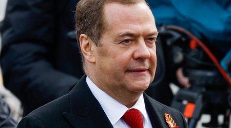 Медведев: Благодаря отказам Зеленского доведем дело до конца