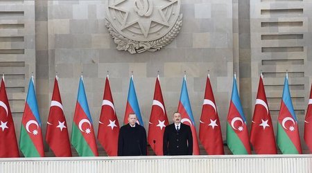 Zəfər paradından iki il keçir