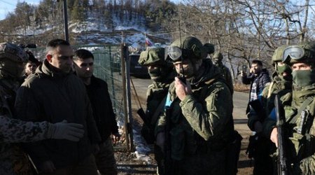 Миротворцы повредили автомобиль азербайджанских журналистов