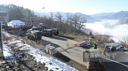 Миротворцы привезли модульные жилблоки в район проведения акции протеста