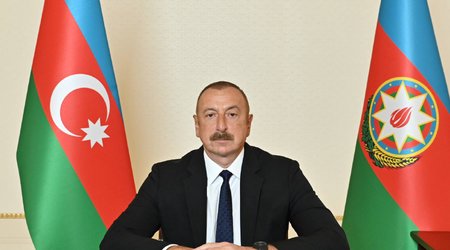 İlham Əliyev Buxarestdə keçirilən iclasda çıxış etdi