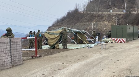 Sülhməramlılar Laçın yolundakı çadırları sökürlər