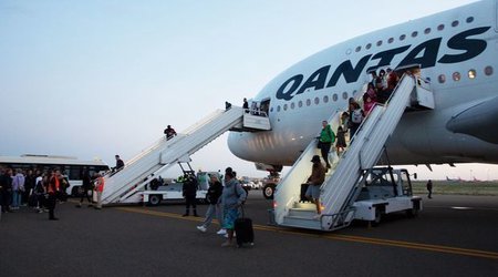 За пассажирами рейса Сингапур-Лондон в Баку прилетел еще один Airbus 380