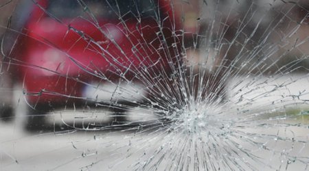 В Баку столкнулись три автомобиля: есть пострадавшие