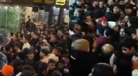 В Баку после празднования Нового года перед метростанцией образовалась огромная толпа