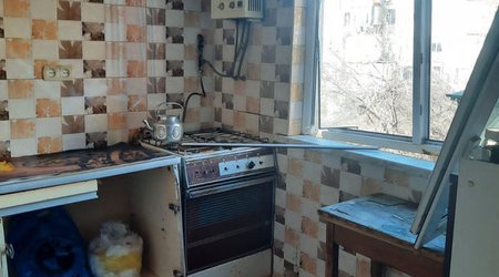 В результате взрыва в столичной квартире пострадали два человека