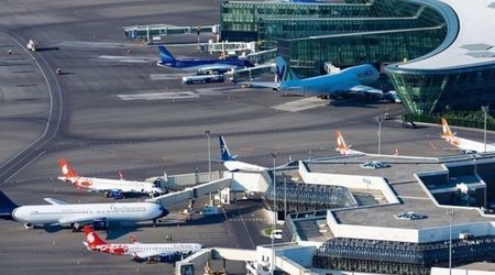 Летевший в Астану самолет совершил вынужденную посадку в бакинскому аэропорту
