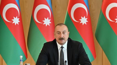 Алиев поздравляет христиан Азербайджана