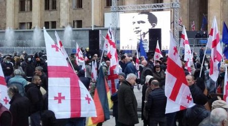 В Грузии проходят акции с требованием отпустить Саакашвили на лечение за границу