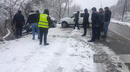 Снегопад на Агсуинском перевале вызвал трудности для движения транспорта