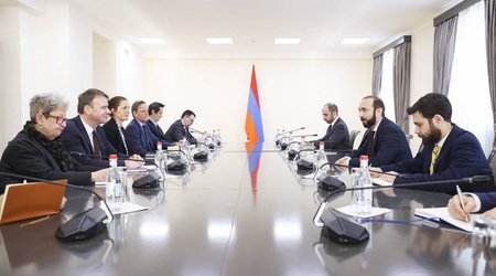 Armenian FM, EU representatives discuss deployment of new civilian mission to border