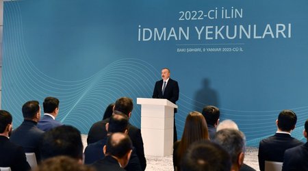 Президент Ильхам Алиев вручил группе спортсменов ордера на новые квартиры