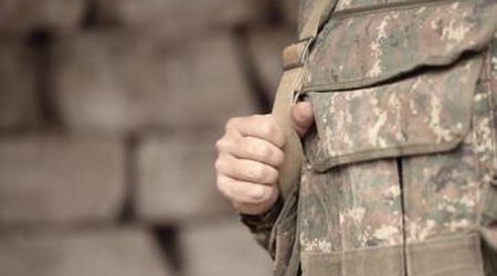 Azərbaycanda əsgər intiharlarında günahkar komandirlərdir - DEPUTAT