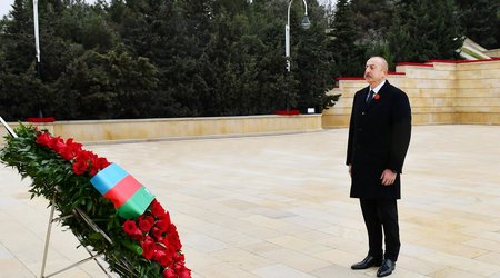 Prezident İlham Əliyev Şəhidlər xiyabanını ziyarət edib