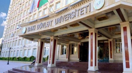 В Бакинском госуниверситете студенты застряли в лифте