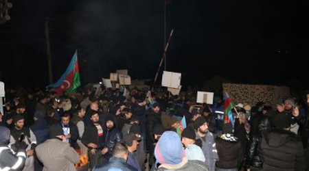 Xankəndi-Laçın yolunda aksiya 48 gecədir davam edir, şüarlar səsləndirilir