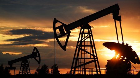 Oil prices decline moderately on last trading day of January