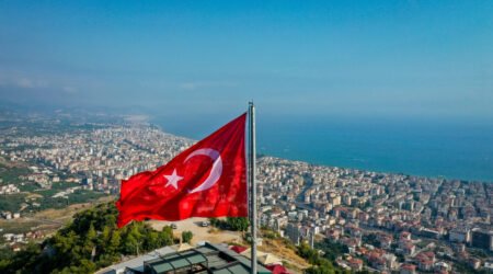 Türkiyə 95 ölkənin yardımını qəbul edib - Çavuşoğlu 
