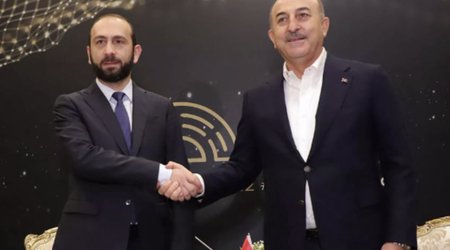 Turkish, Armenian FMs start tête-à-tête talks