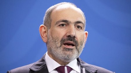 Pashinyan discusses text of peace agreement with Azerbaijan at closed meeting