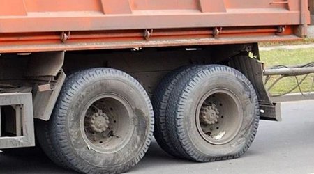 В Баку столкнулись два автомобиля, есть пострадавшая