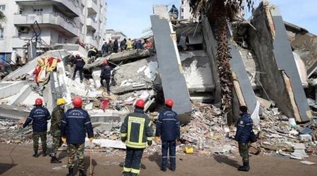 Azerbaijani rescuers continue search and rescue operations in two districts of Türkiye