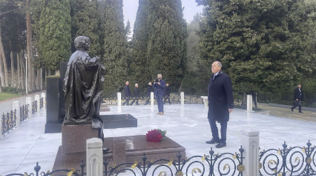 Russian Foreign Minister visits Alley of Martyrs