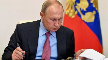 Putin Avropa Şurasının müqavilələrinə xitamla bağlı qanunu imzaladı