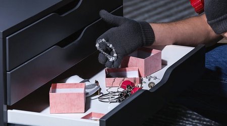 Из квартиры в Баку украдено золотых украшений на 120 тыс. долларов