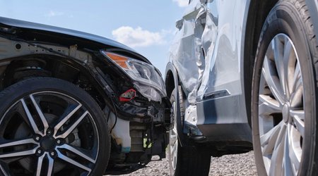 В Баку столкнулись два автомобиля, есть пострадавшие