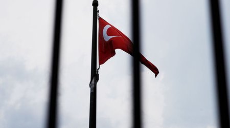 “Kommersant” - Türkiyə Rusiyaya sanksiya tətbiq edilən malların tranzitini dayandırıb