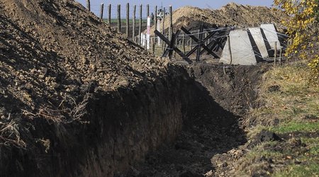 Ukrayna Moldova ilə sərhəddə xəndəklər qazıb