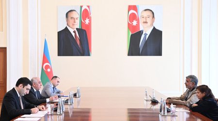 Baş nazir Əli Əsədov Nobel sülh mükafatı laureatı Kailaş Satyarti ilə görüşüb