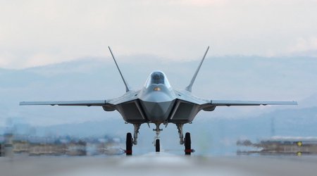 Первый боевой самолет турецкого производства выведен на ВПП