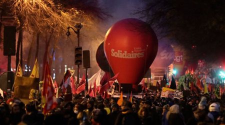 Две трети французов выступают за отставку Кабмина