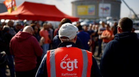 Во Франции бастующих сотрудников НПЗ принудительно возвращают на рабочие места