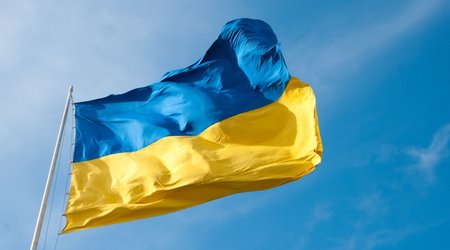 В Крыму подняли флаг Украины