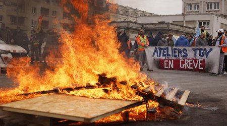 Participants of protests in Paris call for Macron's resignation